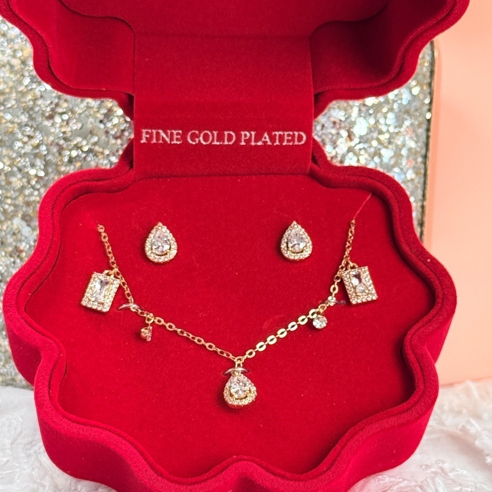 Fine Gold Plated Silver Earrings and Necklace Set - Picture 3 of 11